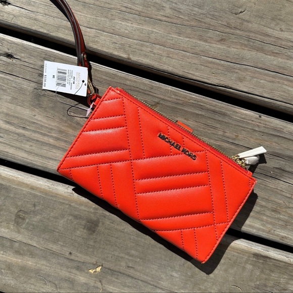 Micheal Kors Wristlet - PEYTON LARGE QUILTED DOUBLE-ZIP - Picture 1 of 9